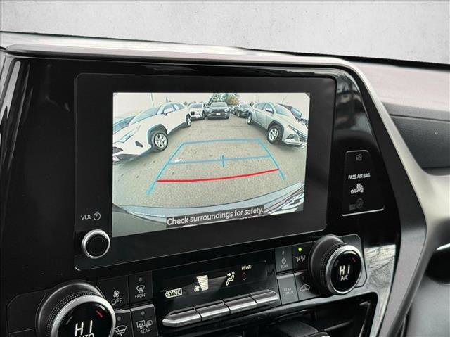 Used 2024 Toyota Highlander LE image 14