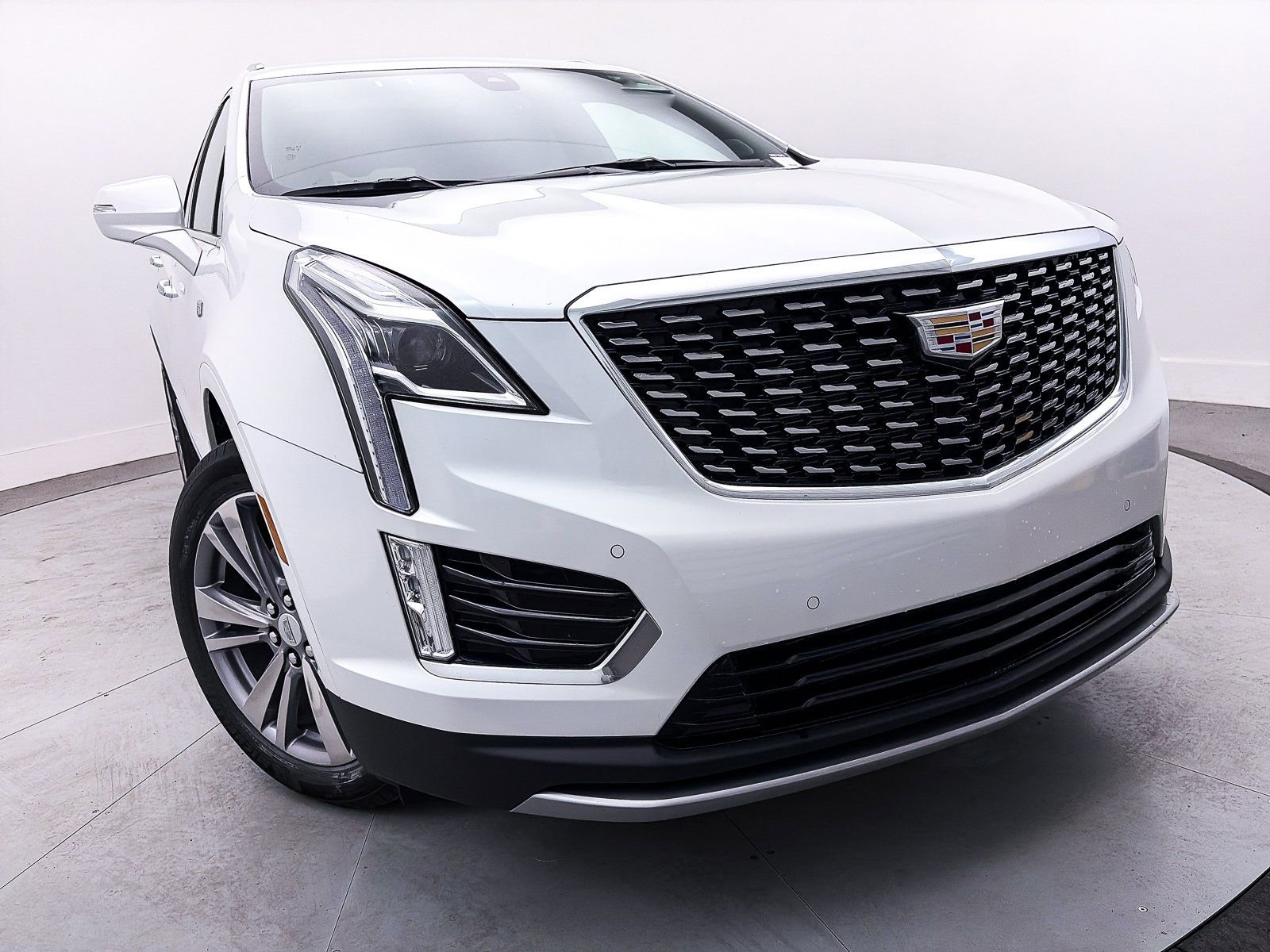 Used 2025 Cadillac XT5 Premium Luxury image 3