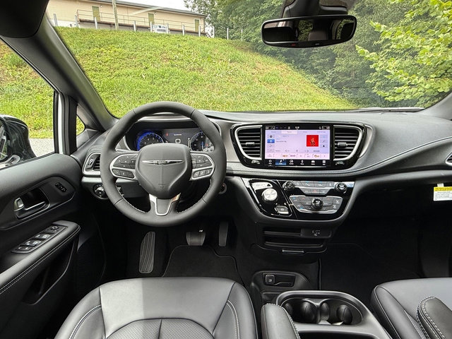 New 2026 Chrysler Pacifica Select image 11