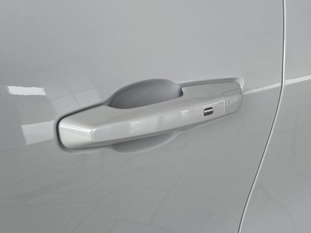 New 2026 Chevrolet Traverse RS image 17