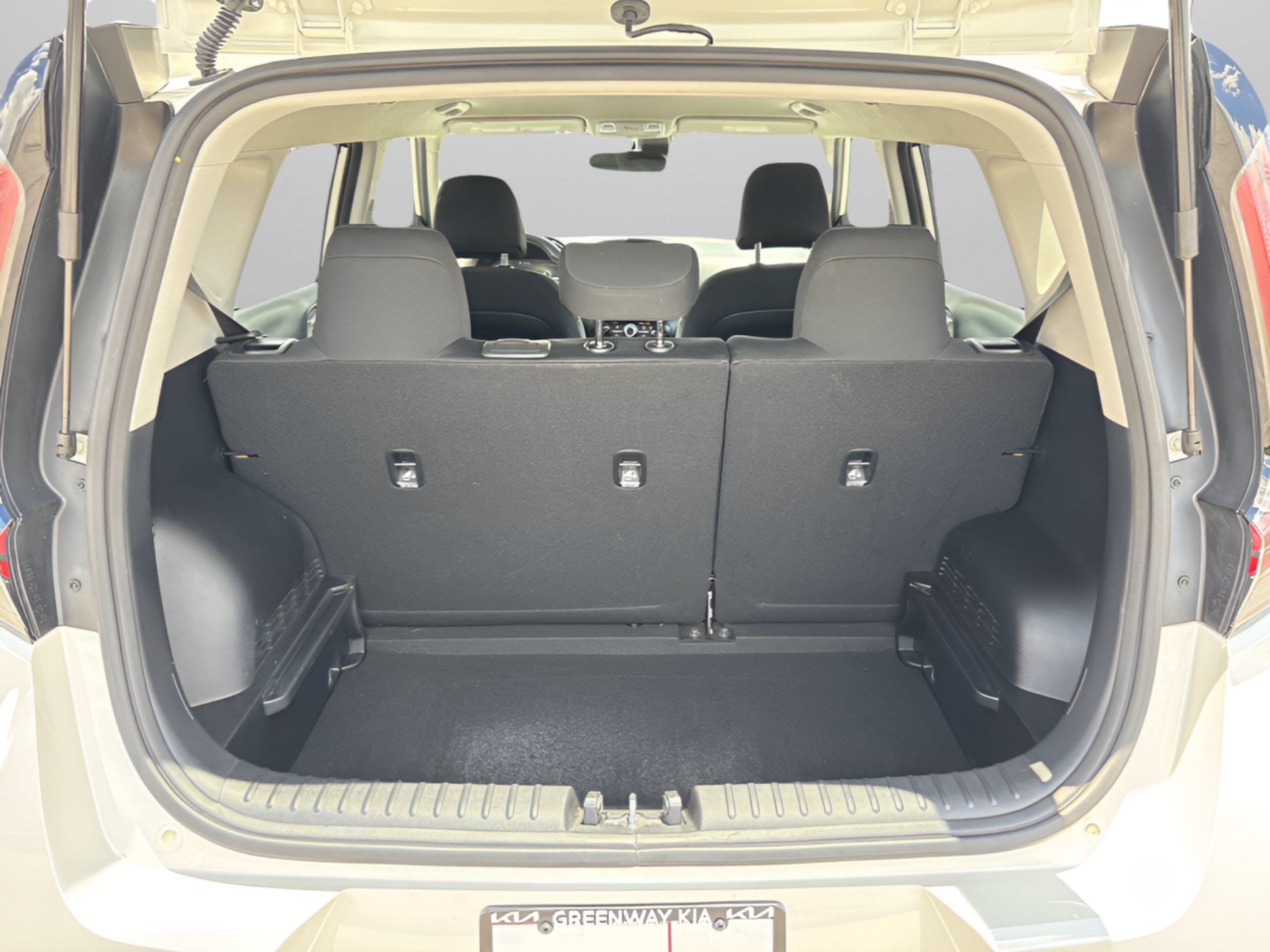 Used 2023 Kia Soul LX w/ LX Technology Package FWD image 9