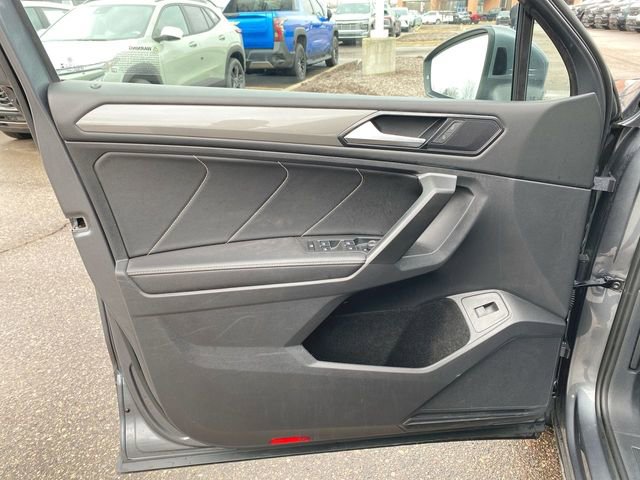 Used 2024 Volkswagen Tiguan SE image 21