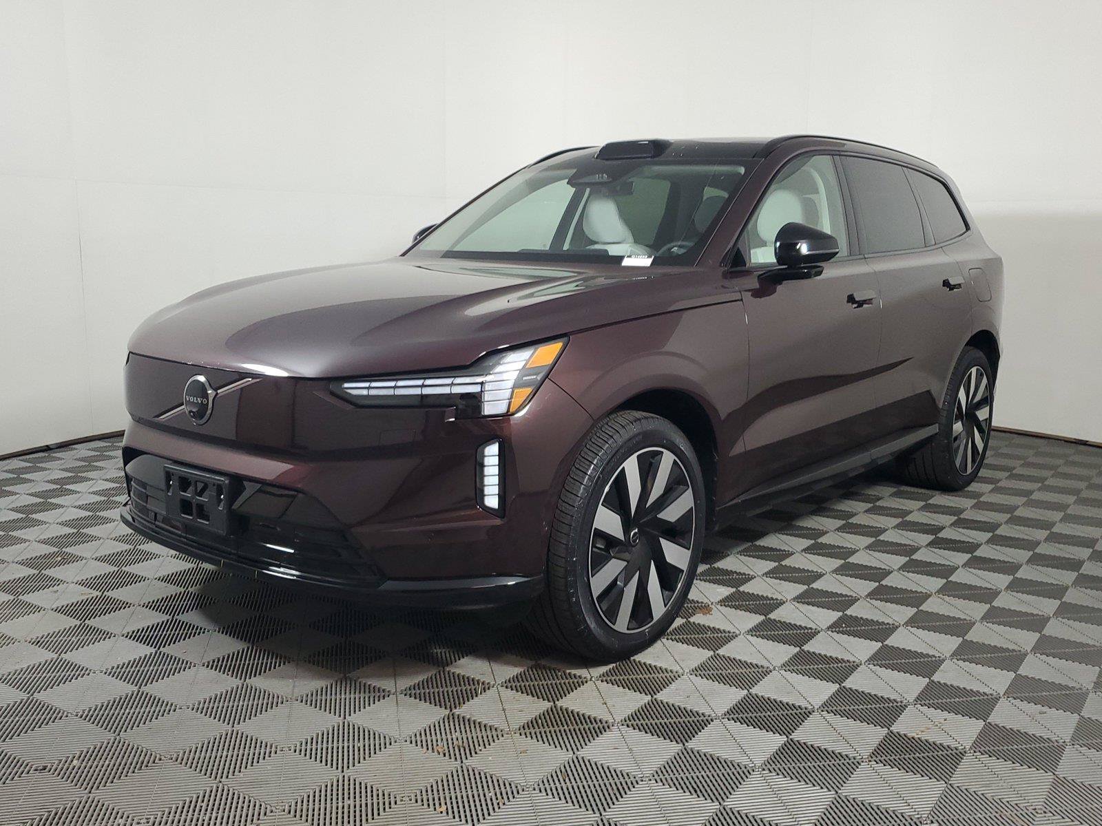 Used 2025 Volvo EX90 Plus AWD/4WD image 3