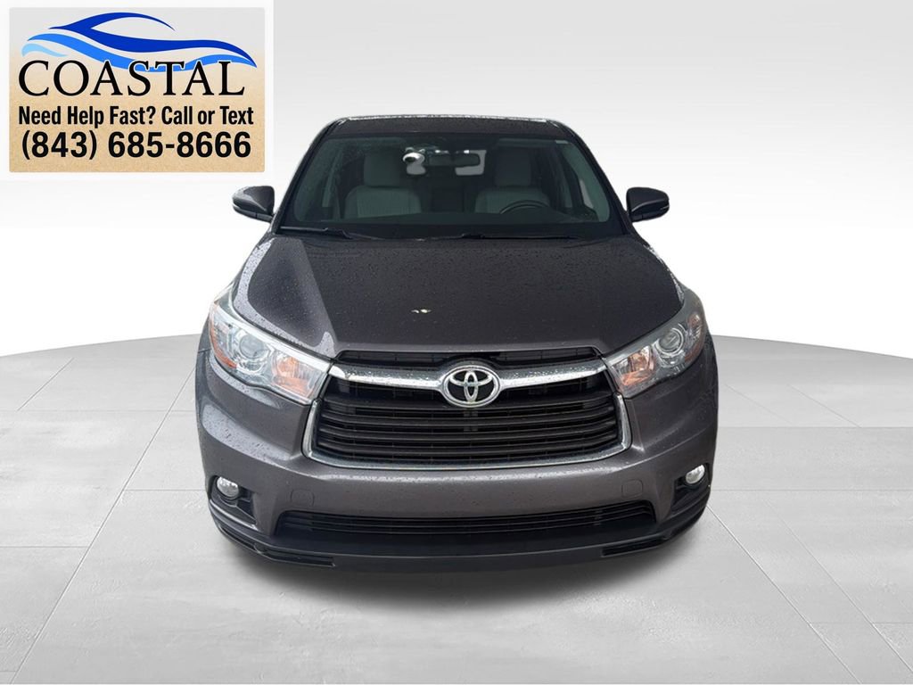 Used 2016 Toyota Highlander Plus FWD image 2