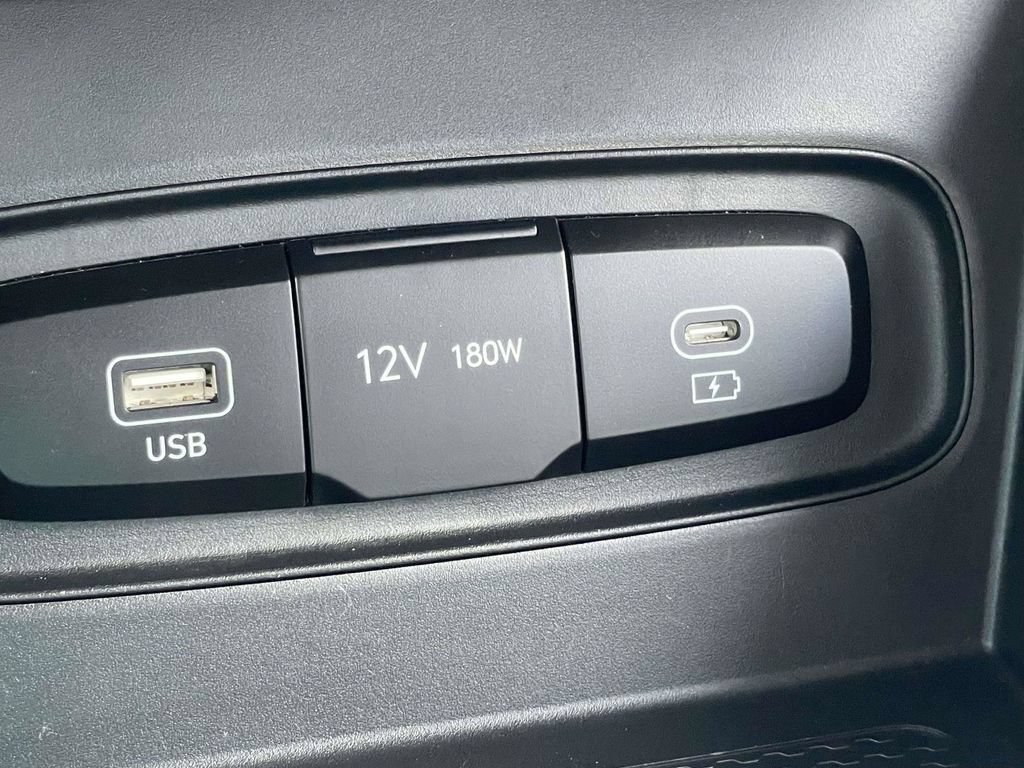 Certified 2024 Hyundai Venue SEL FWD image 22