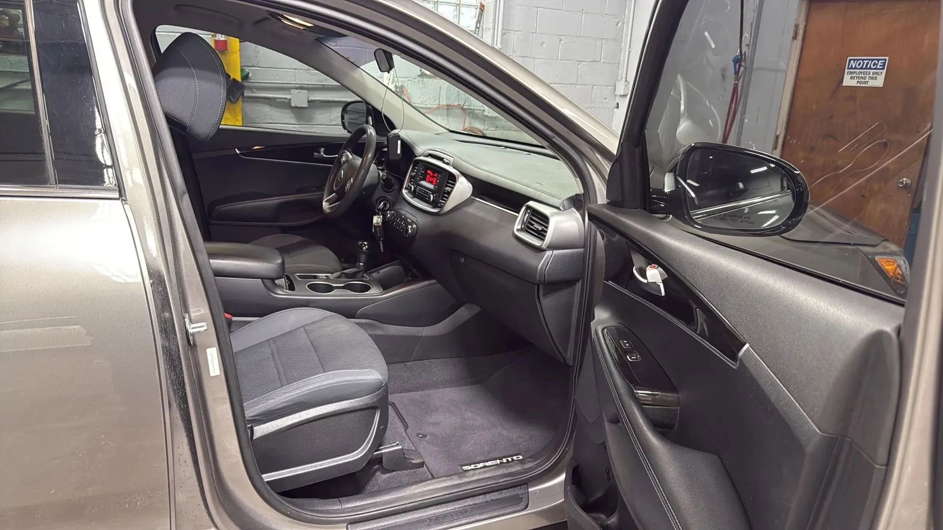 Used 2017 Kia Sorento L image 24