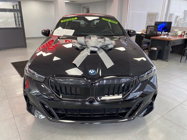 Used 2025 BMW i5 xDrive40 w/ M Sport Package AWD/4WD image 11