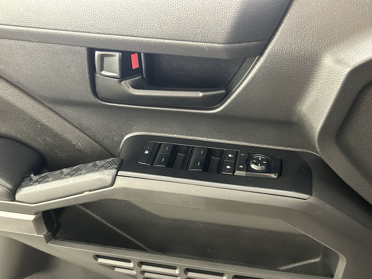 Used 2024 Toyota Tacoma SR5 AWD/4WD image 19