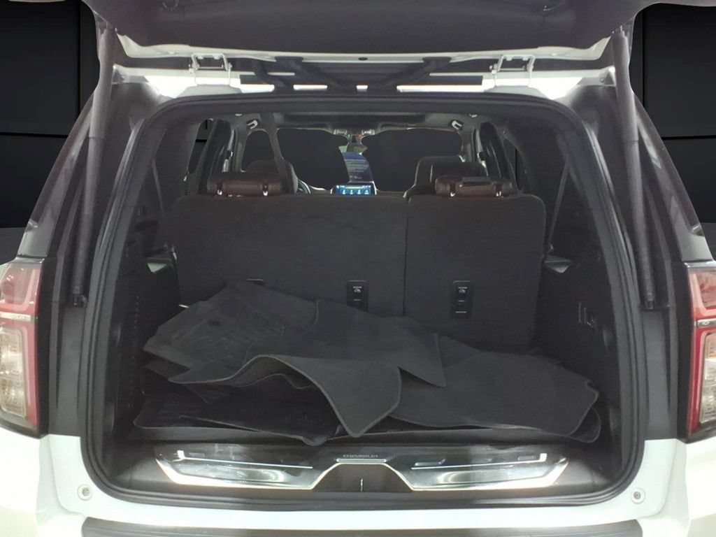 Used 2022 Chevrolet Suburban High Country w/ LPO, Illumination Package AWD/4WD image 27