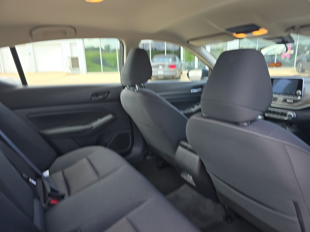 Used 2025 Nissan Altima 2.5 SV FWD image 16