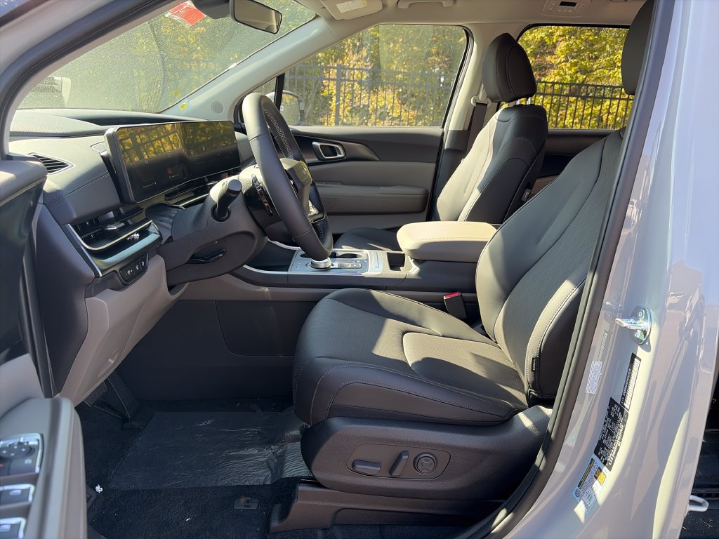 New 2027 Kia Carnival LXS FWD image 14