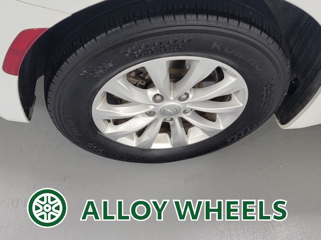 Used 2017 Chrysler Pacifica Touring-L FWD image 10
