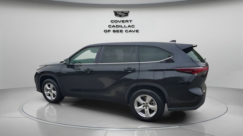 Used 2025 Toyota Highlander LE image 6
