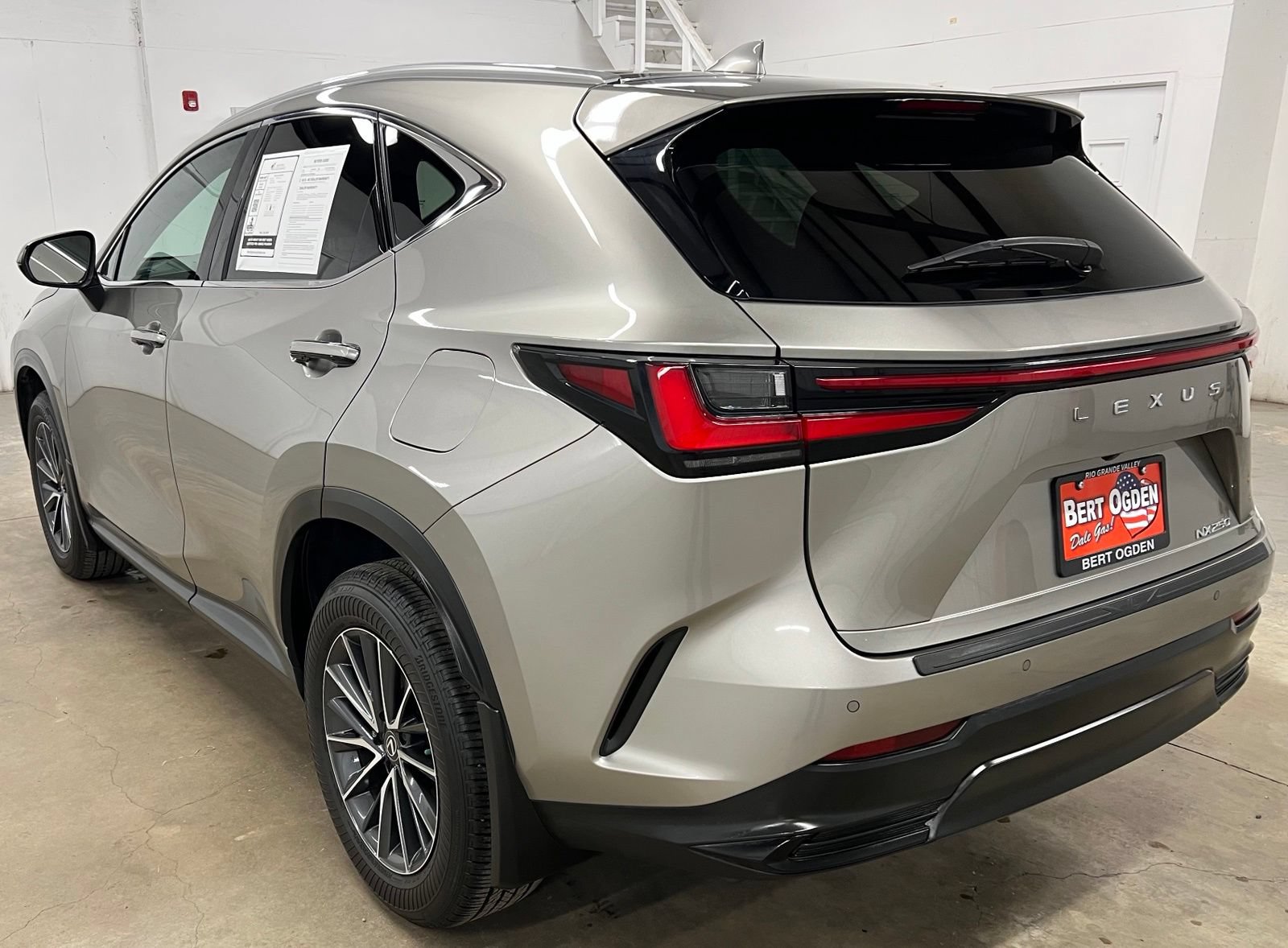 Used 2025 Lexus NX 250 FWD w/ Accessory Package (2T) image 4