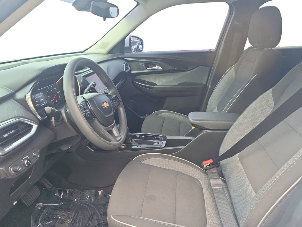 Used 2023 Chevrolet TrailBlazer LT FWD image 9