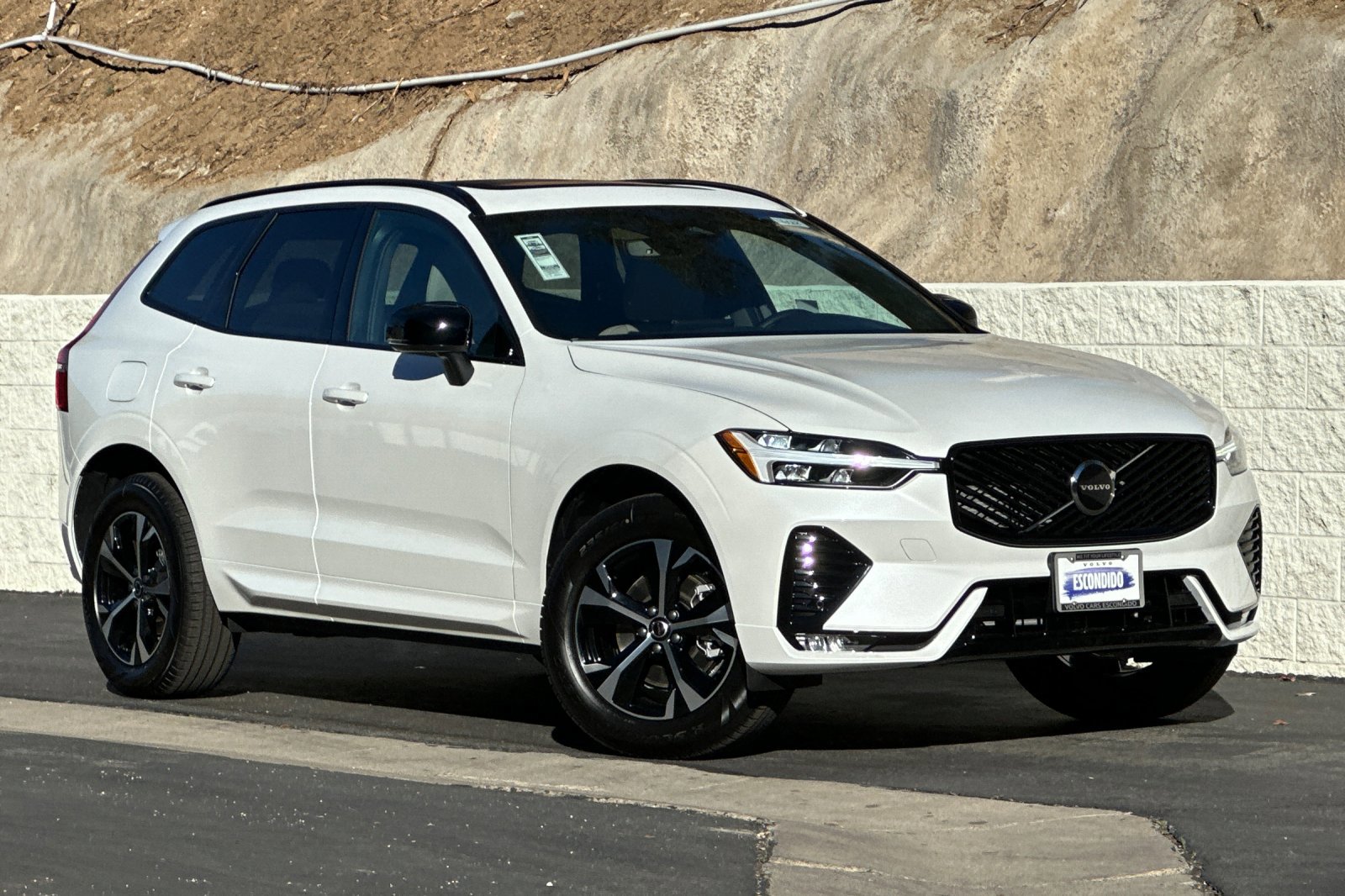 New 2026 Volvo XC60 B5 Core image 2