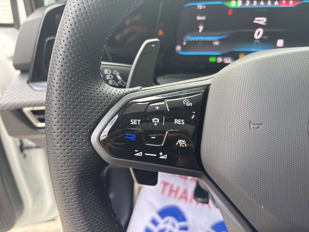 Used 2024 Volkswagen Golf R image 24