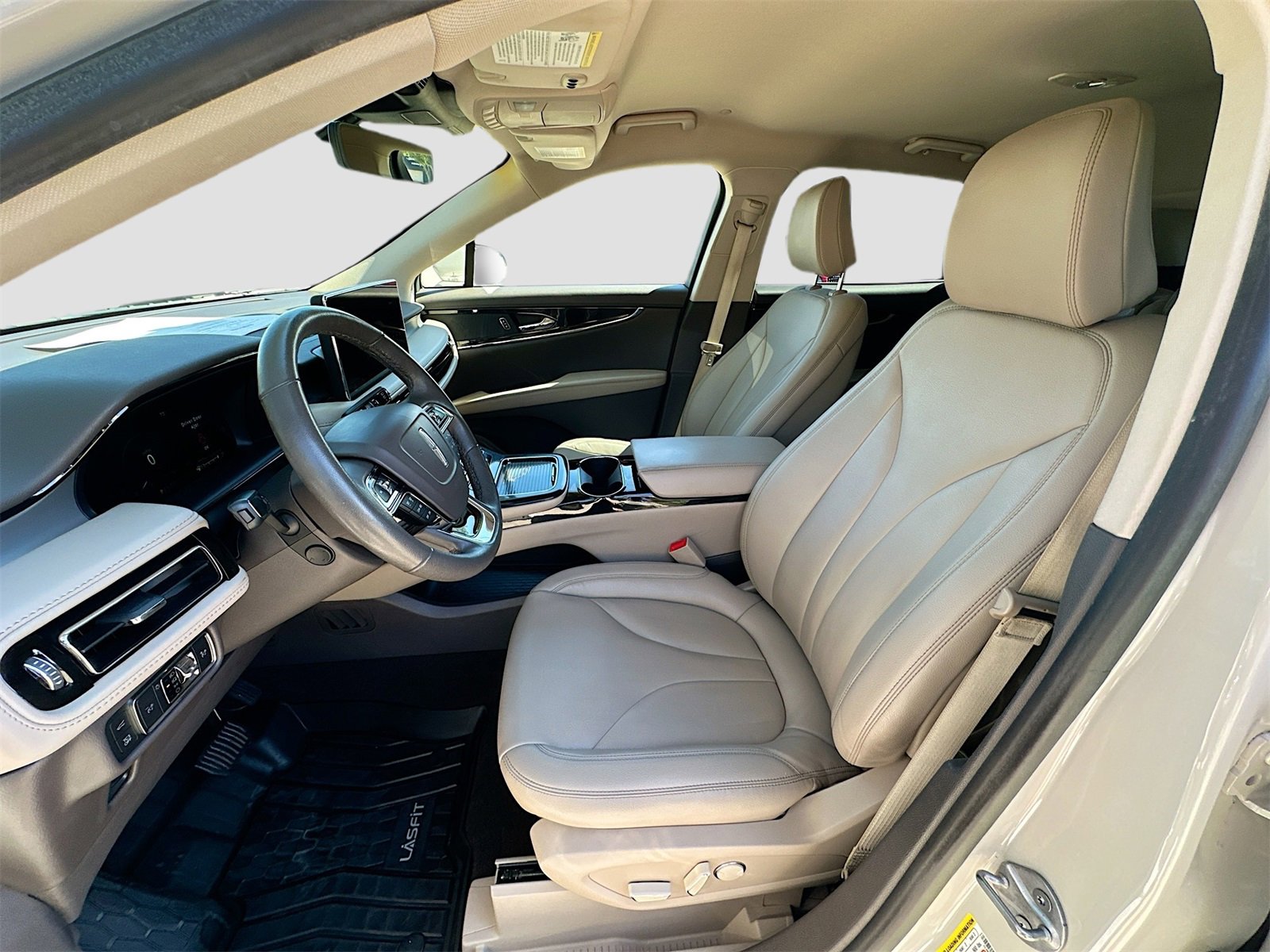 Used 2022 Lincoln Nautilus FWD w/ Premium Package image 21