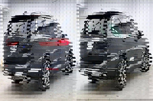 Used 2021 BMW X7 xDrive40i w/ Executive Package image 12