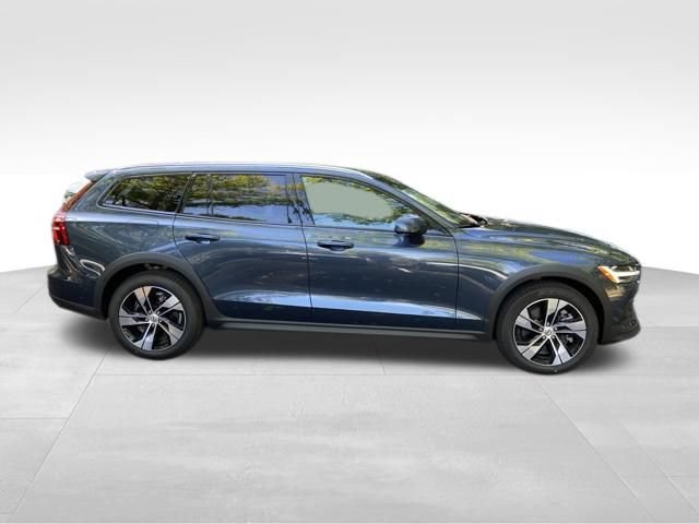 New 2026 Volvo V60 B5 Cross Country Plus w/ Climate Package AWD/4WD image 8