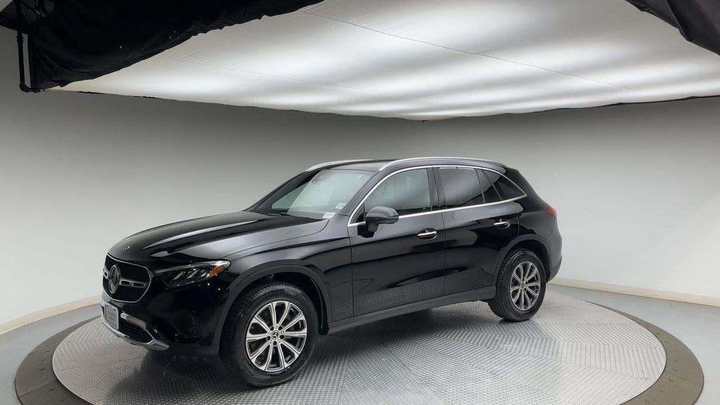 Used 2025 Mercedes-Benz GLC 300 4MATIC image 6