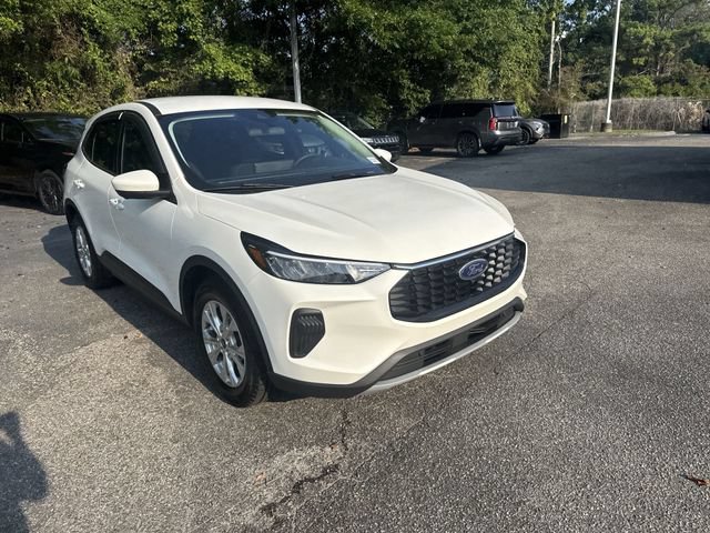 Used 2023 Ford Escape Active w/ Tech Pack #2 FWD image 3