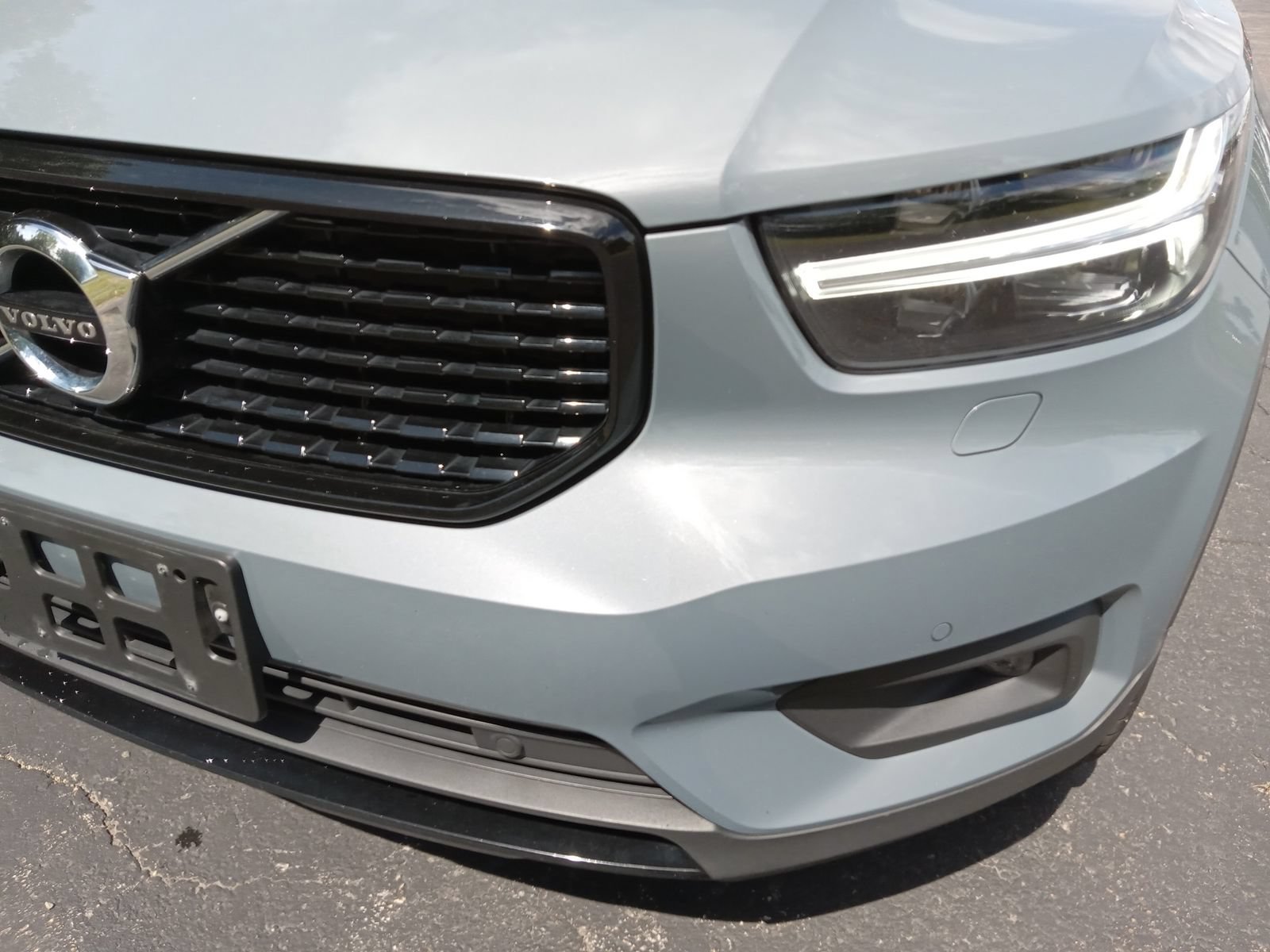 Used 2022 Volvo XC40 T5 R-Design w/ Climate Package AWD/4WD image 7