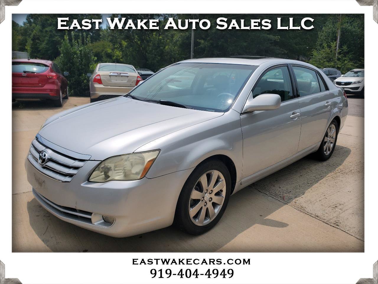 Used 2005 Toyota Avalon XLS FWD image 1