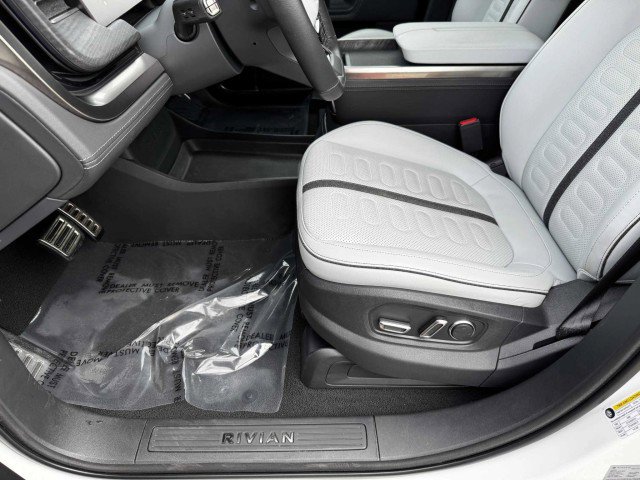 Used 2024 Rivian R1S Adventure image 22