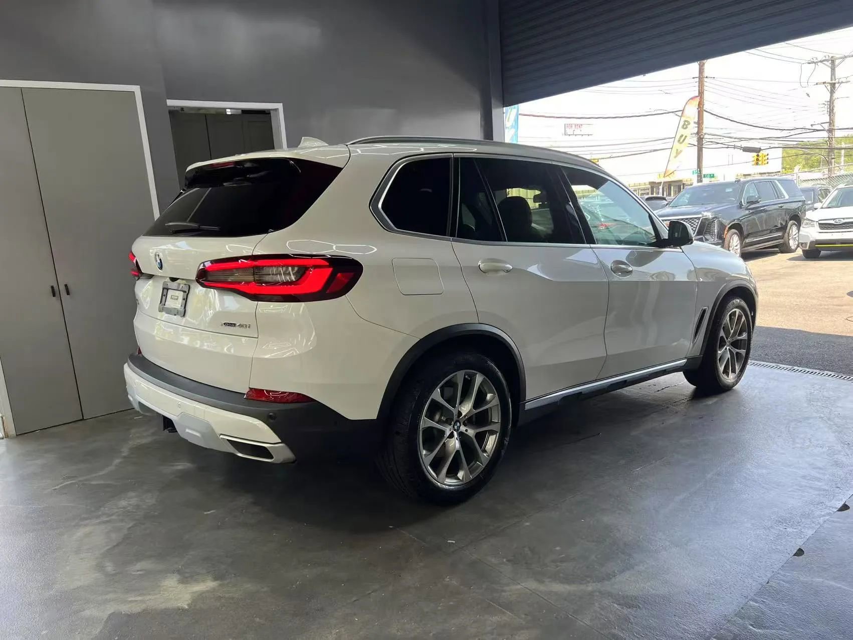 Used 2022 BMW X5 xDrive40i w/ Premium Package image 5