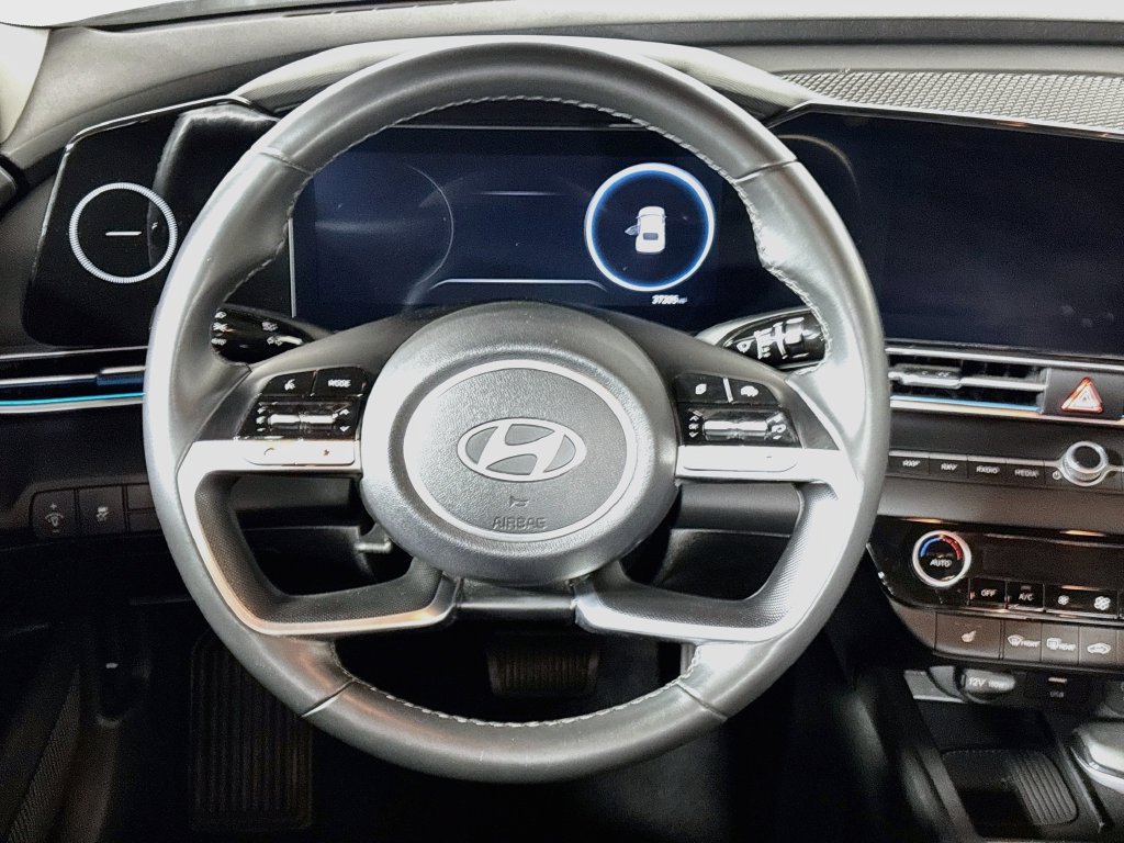 Used 2025 Hyundai Elantra SEL FWD image 13