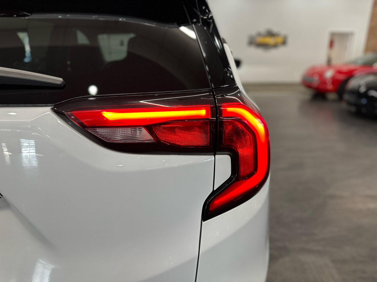 Used 2018 GMC Terrain SLT w/ Infotainment Package II image 6