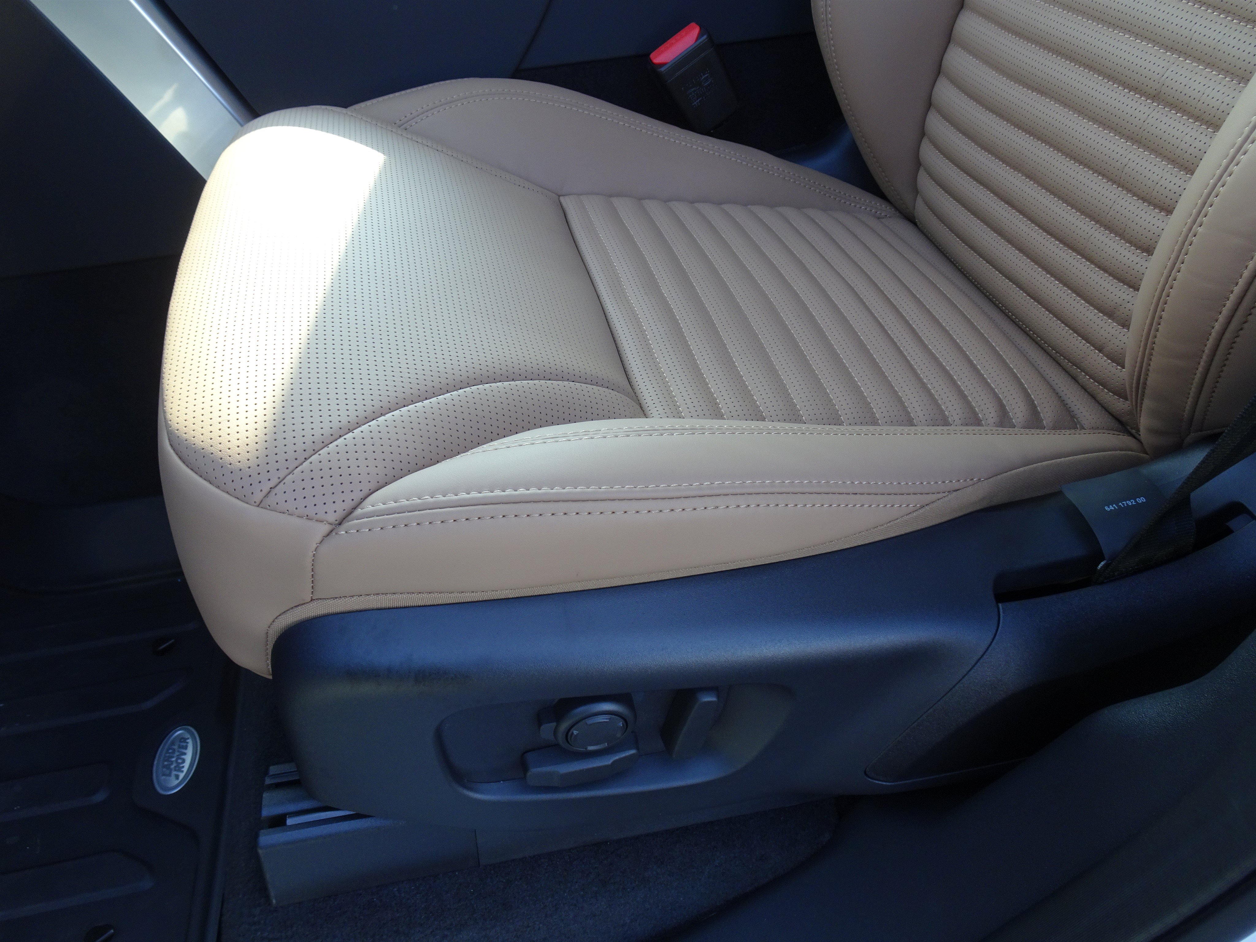 New 2026 Land Rover Discovery Dynamic SE AWD/4WD image 15