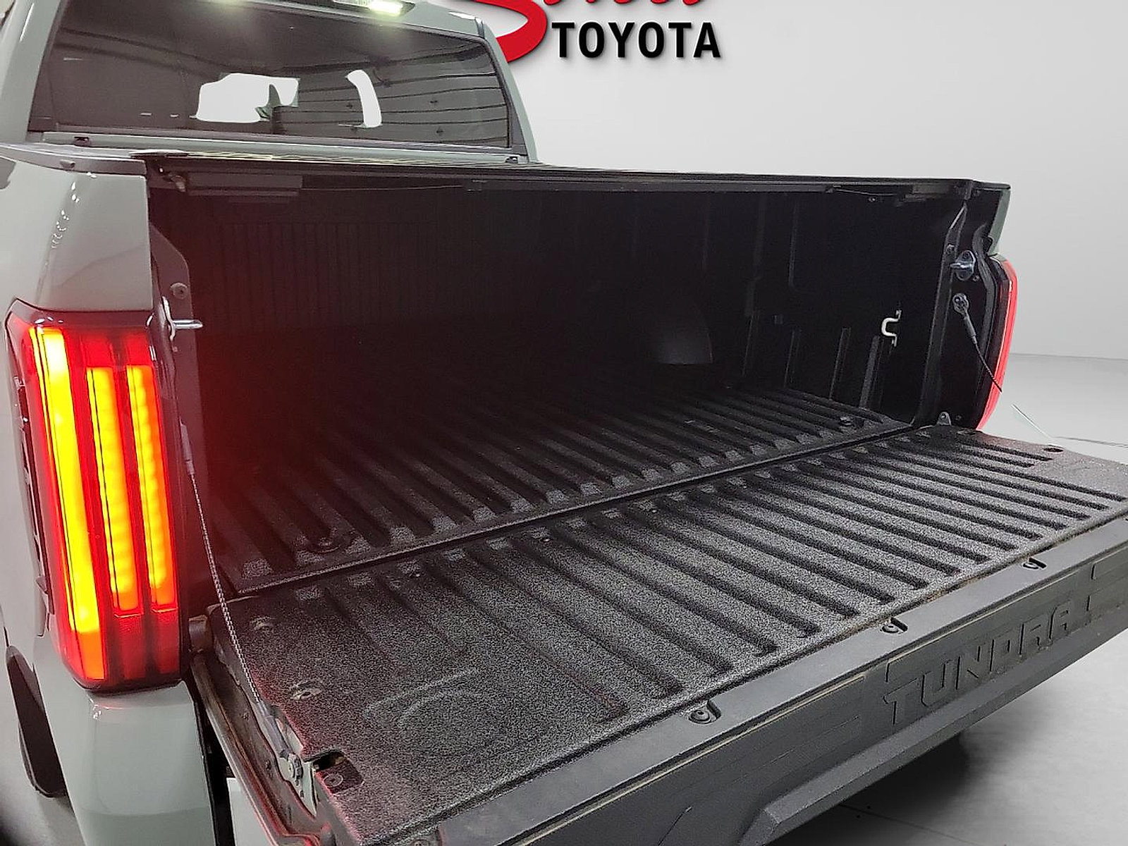 Used 2025 Toyota Tundra Limited AWD/4WD image 7