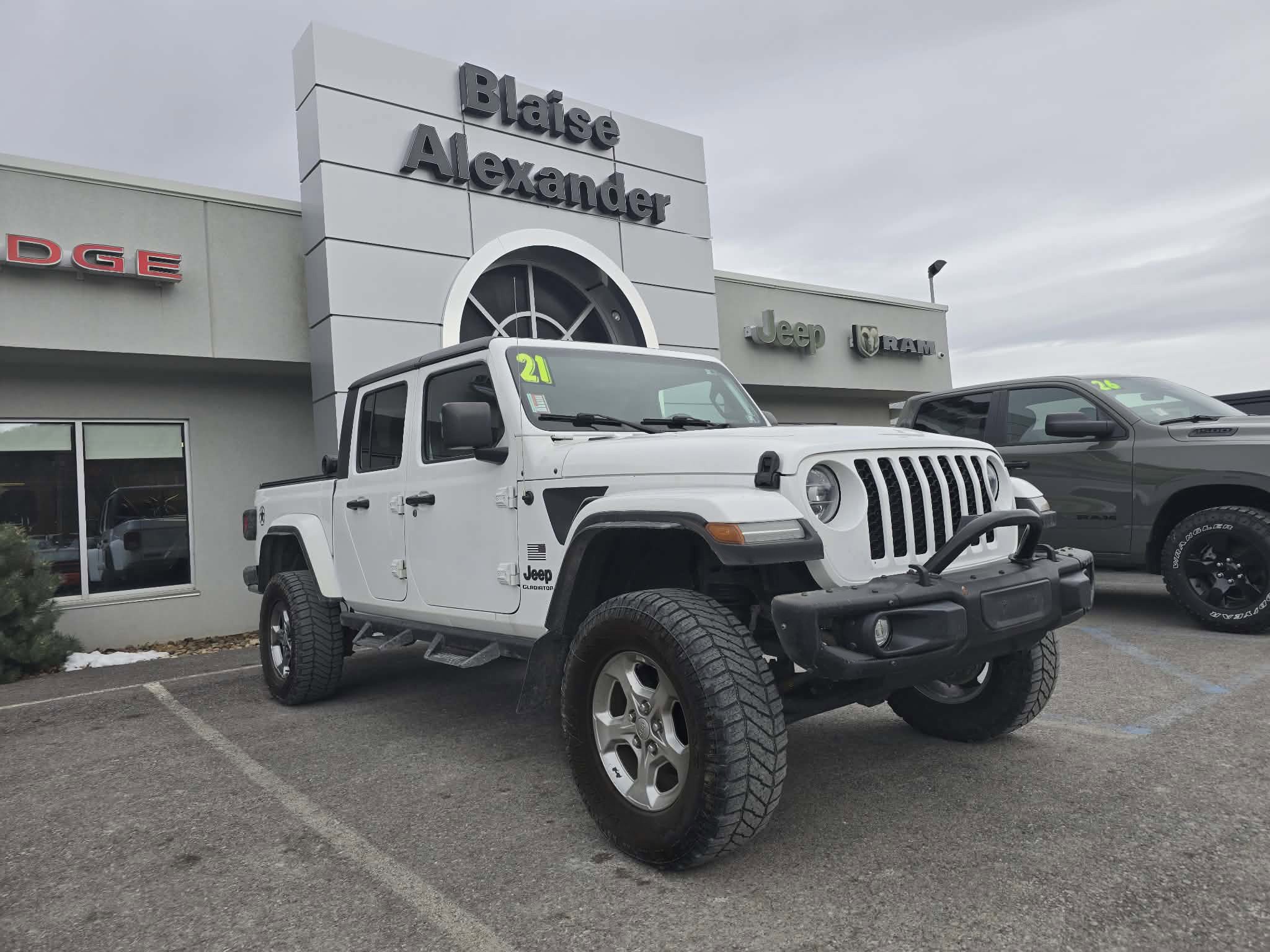 Used 2021 Jeep Gladiator Sport image 1