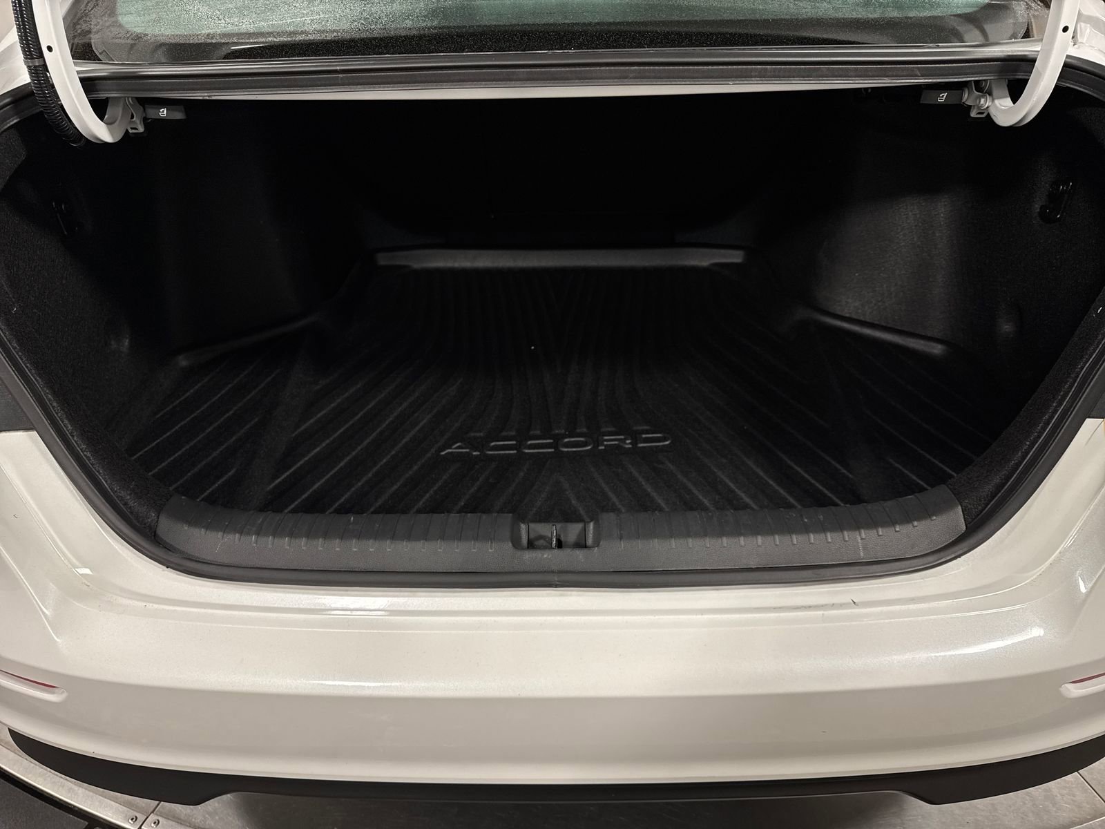 Certified 2024 Honda Accord EX image 25