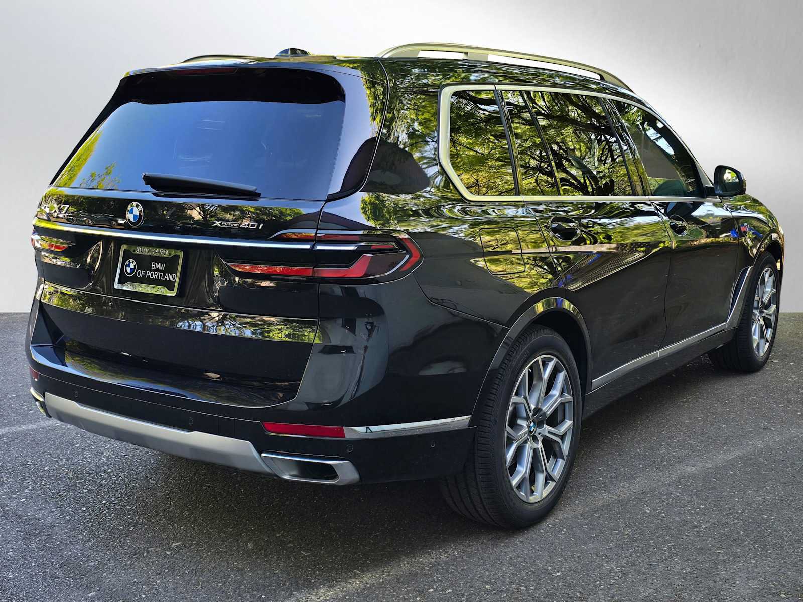Used 2025 BMW X7 xDrive40i AWD/4WD image 3