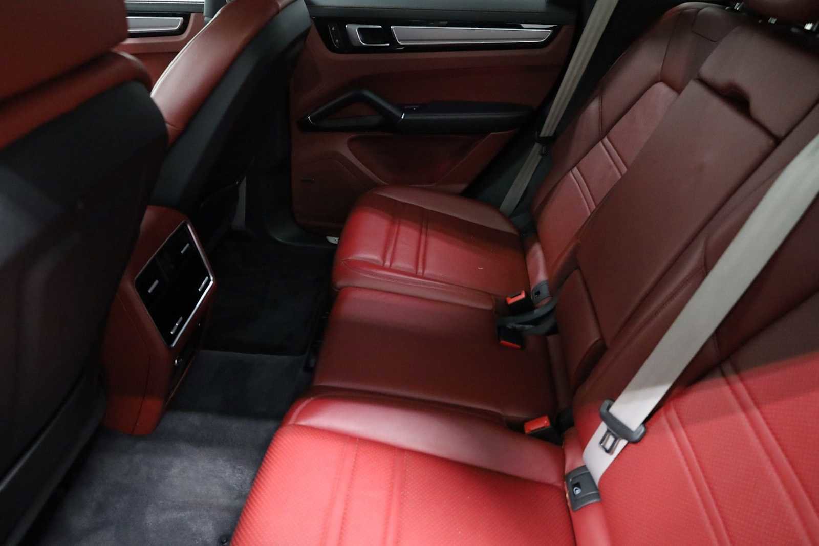 Used 2022 Porsche Cayenne image 35