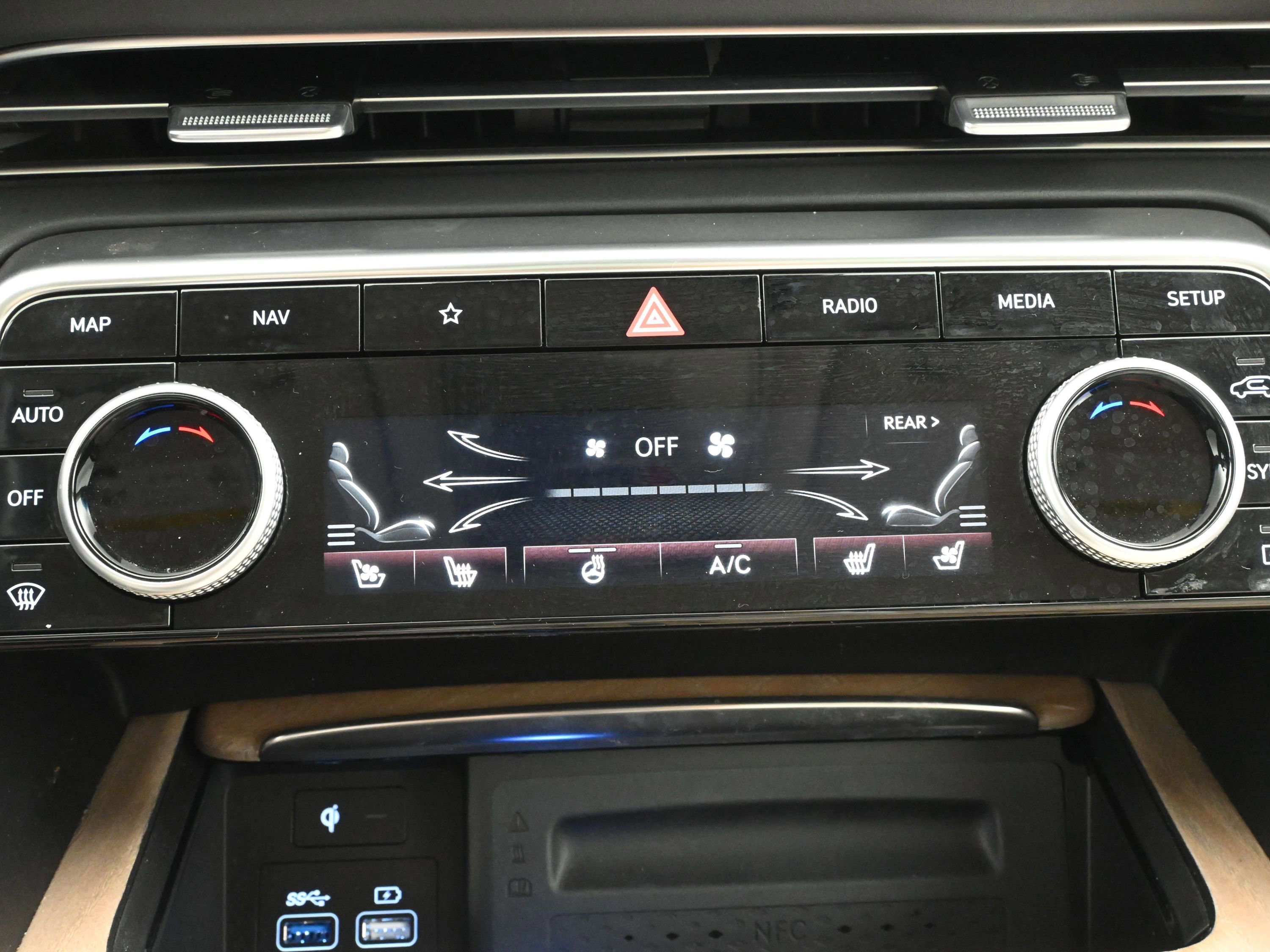 Used 2022 Genesis GV80 2.5T w/ Prestige Package 04 image 18