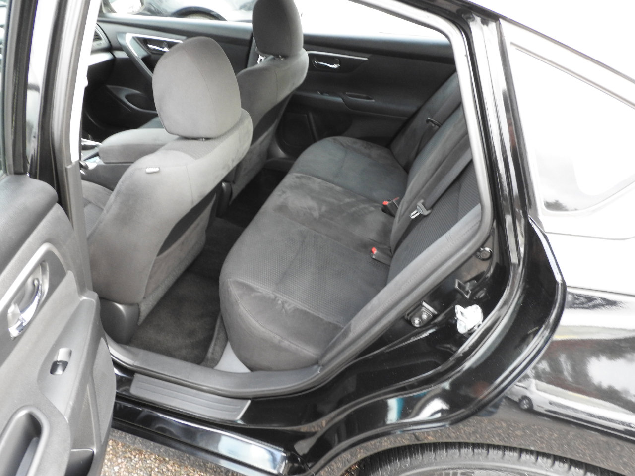 Used 2015 Nissan Altima 2.5 SV w/ Convenience Package image 9