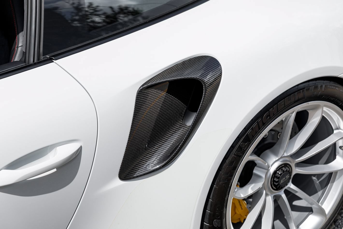 Used 2018 Porsche 911 GT2 RS w/ Weissach Package RWD image 33
