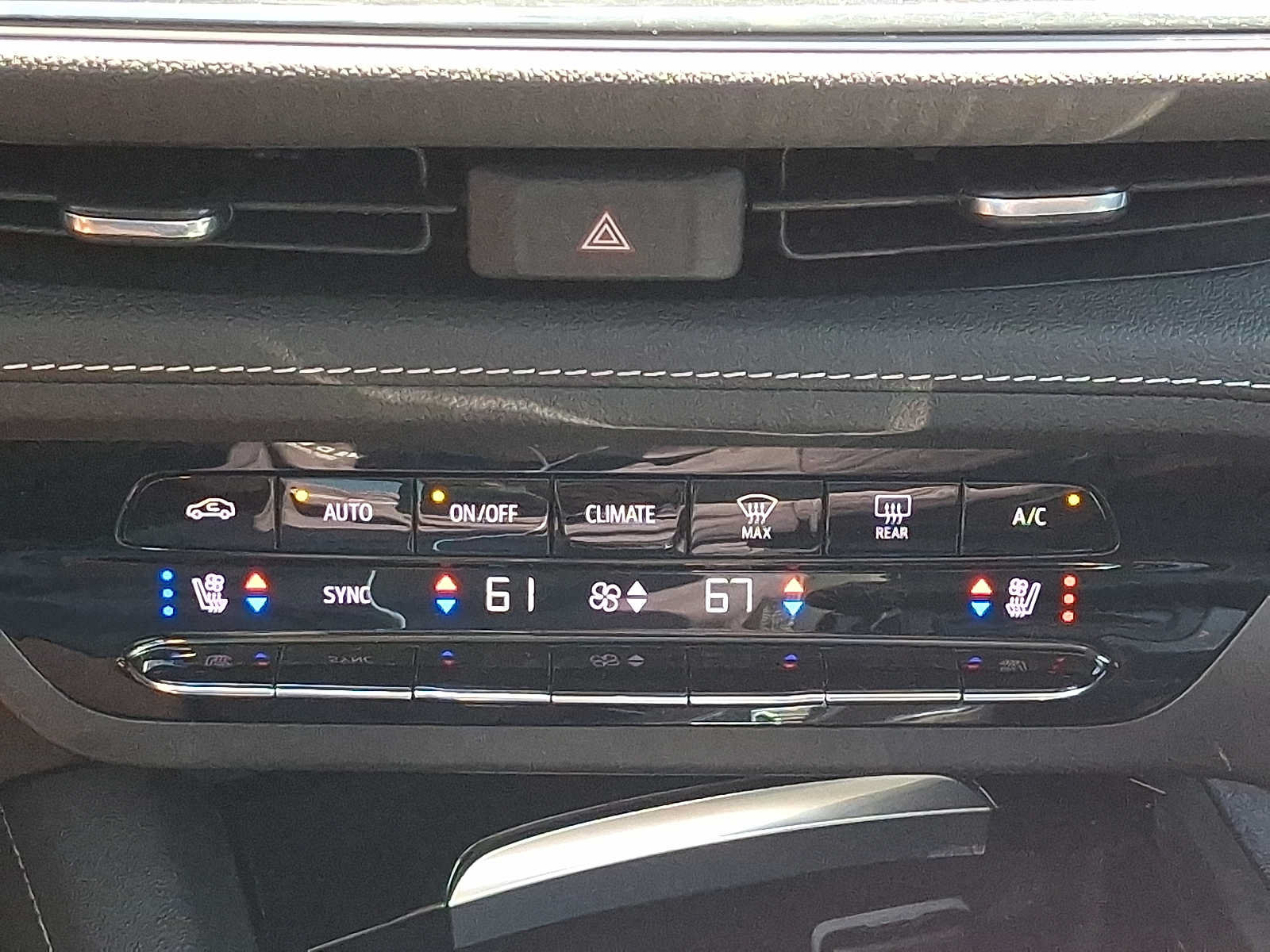 Used 2023 Buick Envision Avenir AWD/4WD image 16