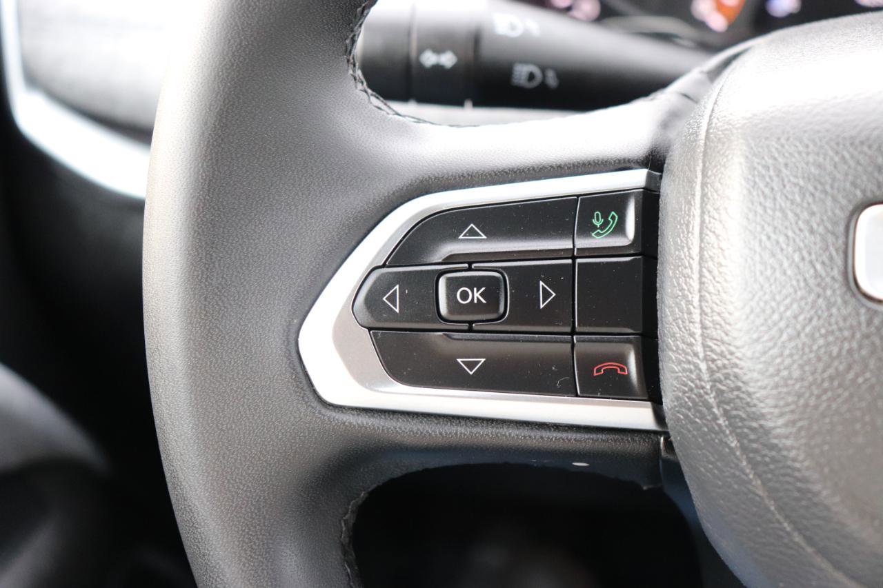 Used 2024 Jeep Compass Latitude AWD/4WD image 29