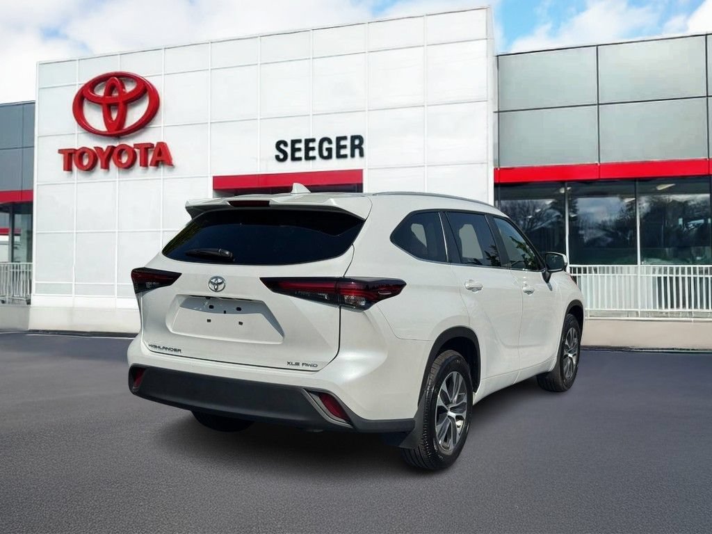Used 2026 Toyota Highlander XLE AWD/4WD image 3