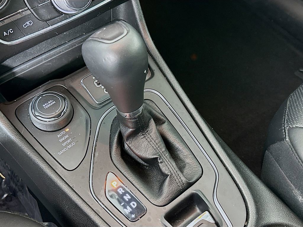 Certified 2021 Jeep Cherokee Latitude Lux image 25