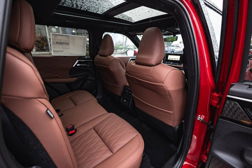 New 2026 Mitsubishi Outlander SEL image 30
