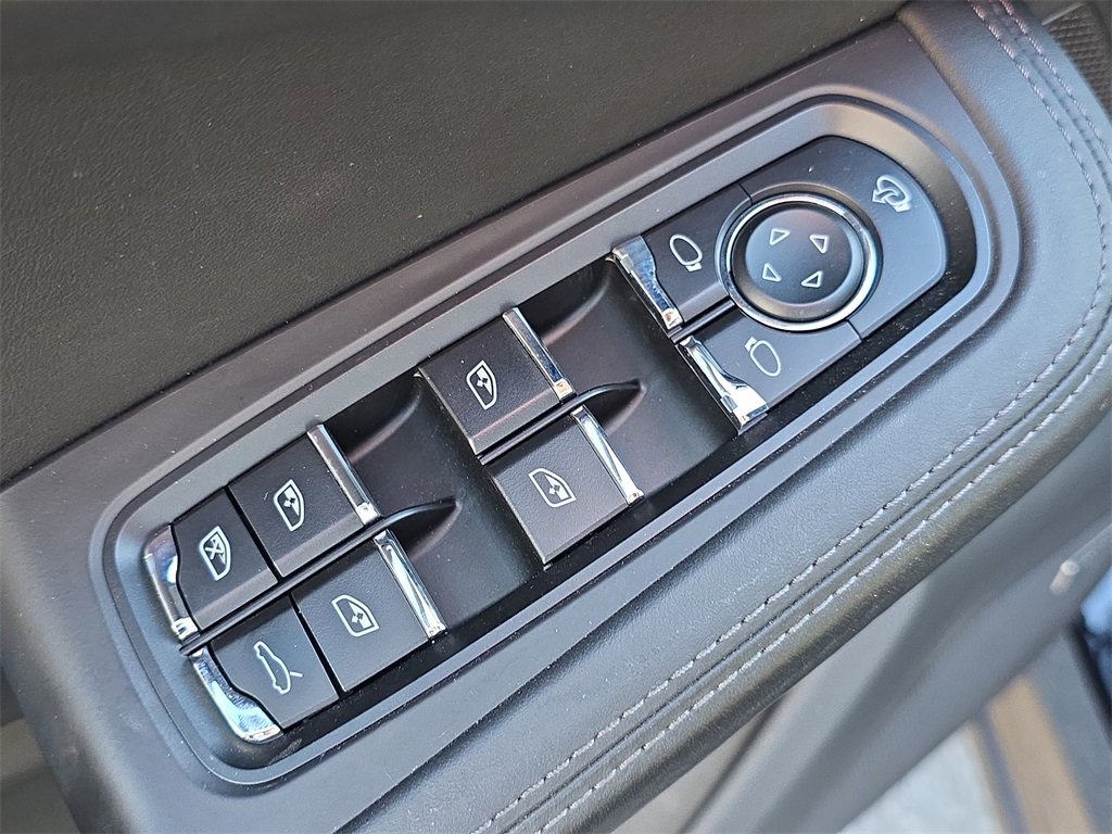 Certified 2024 Porsche Macan image 25
