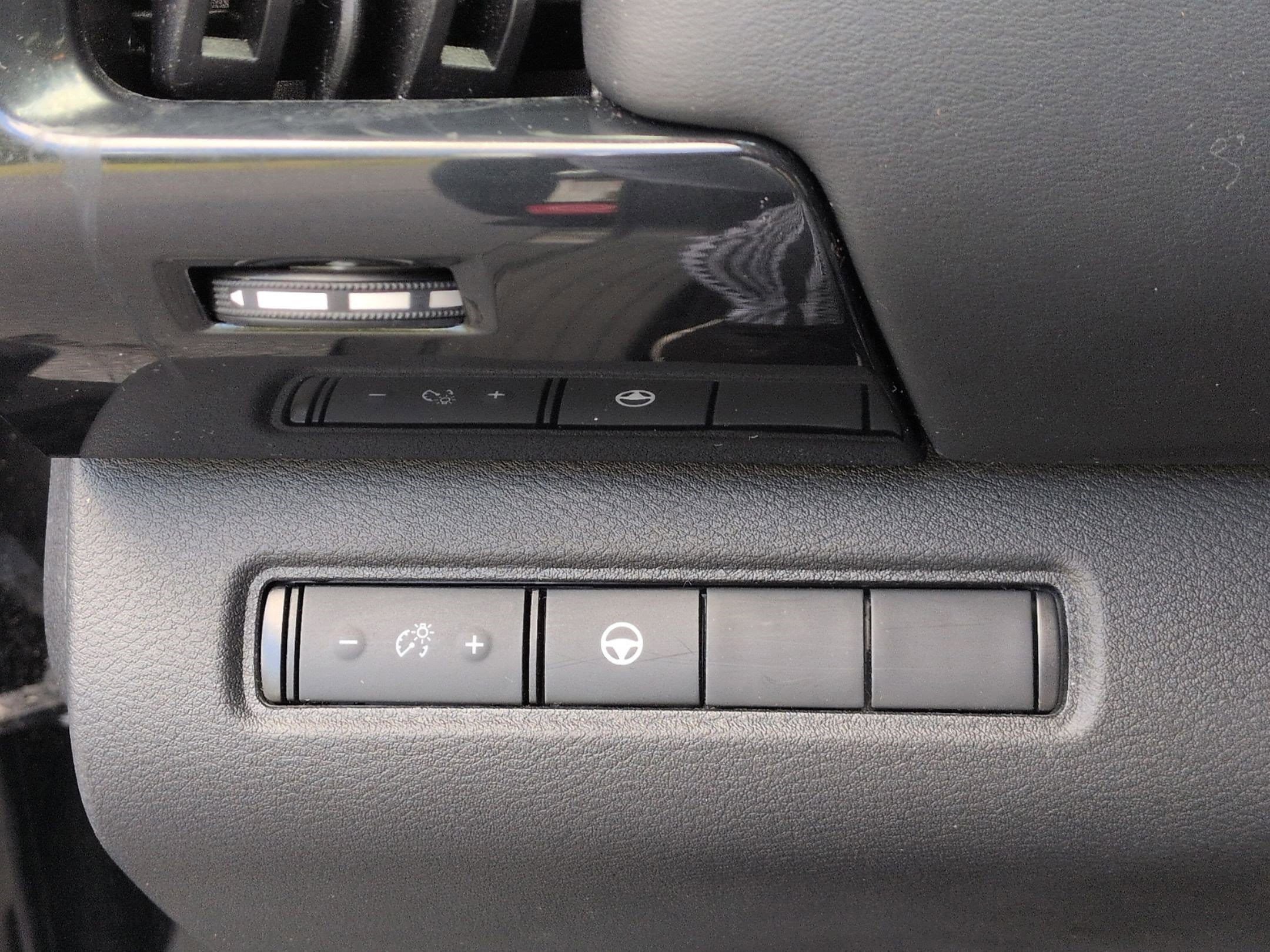 Used 2022 Nissan Pathfinder SV FWD image 17