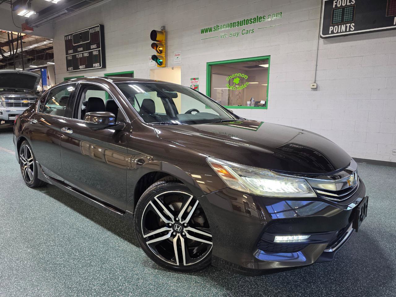 Used 2016 Honda Accord Touring image 14