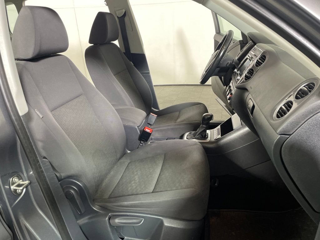 Used 2015 Volkswagen Tiguan S AWD/4WD image 23